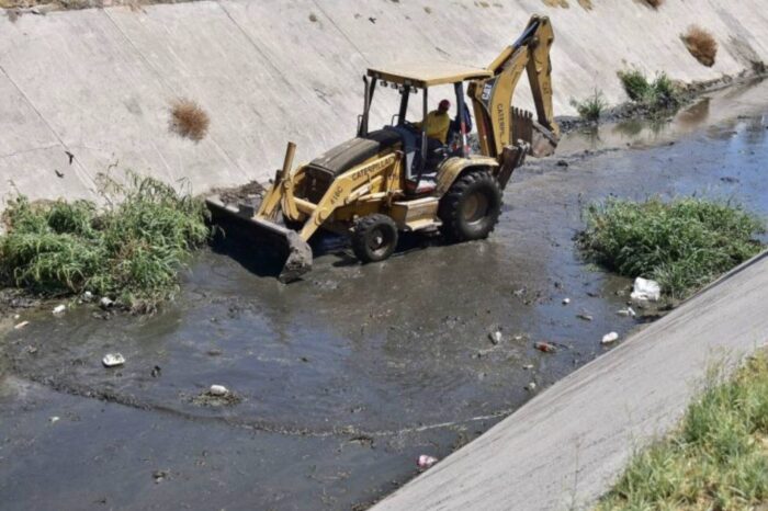 Limpian drenes en Corregidora previo a la temporada de lluvias